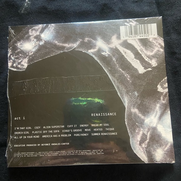 COPY - Beyonce Pose/box 2 renaissance act i shirt/cd combo - Picture 8 of 8